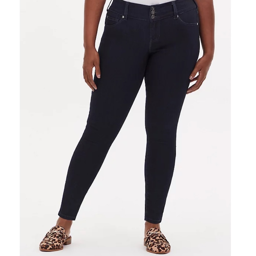 Torrid Super Stretch Dark Wash Jegging size 16 r and 18 R